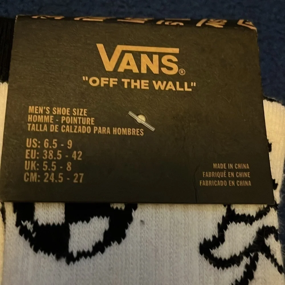 VANS MN  NWT LOST AND FOUND WHITE & BLACK - size 6.5-9